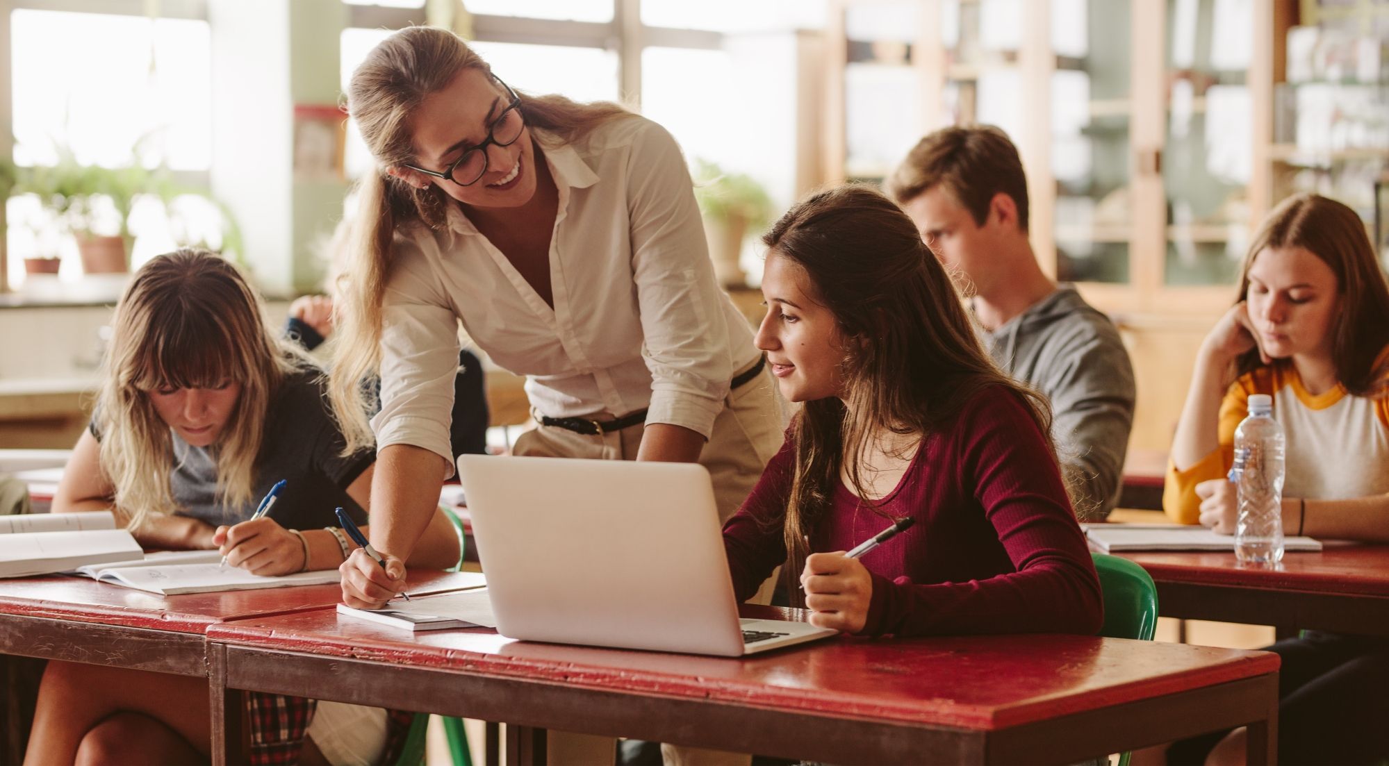 Lecturer helping students study